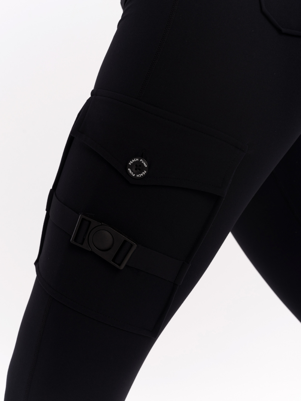 Μαύρο αθλητικό κολάν με τσέπη στο γοφό, τσέπη στον πισινό και αγκράφα