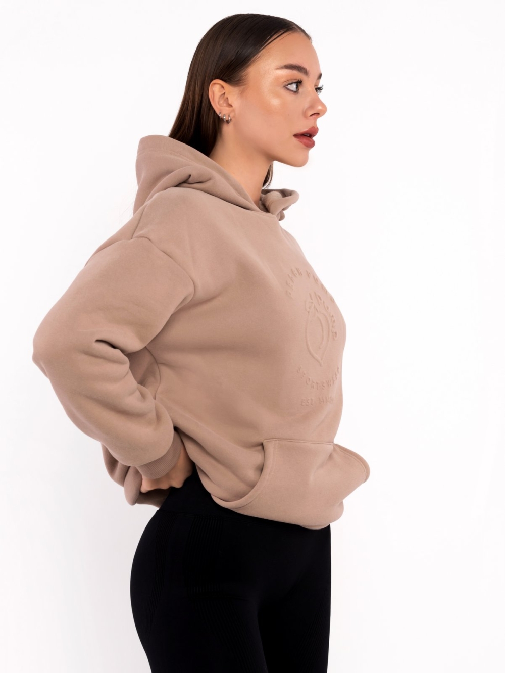 Бежово худи с преден джоб и голяма качулка