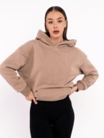 Суитчър с преден джоб тип кенгуру е бежово с голяма качулка