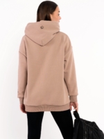 Суитчър в бежово с голяма качулка и гумирано лого