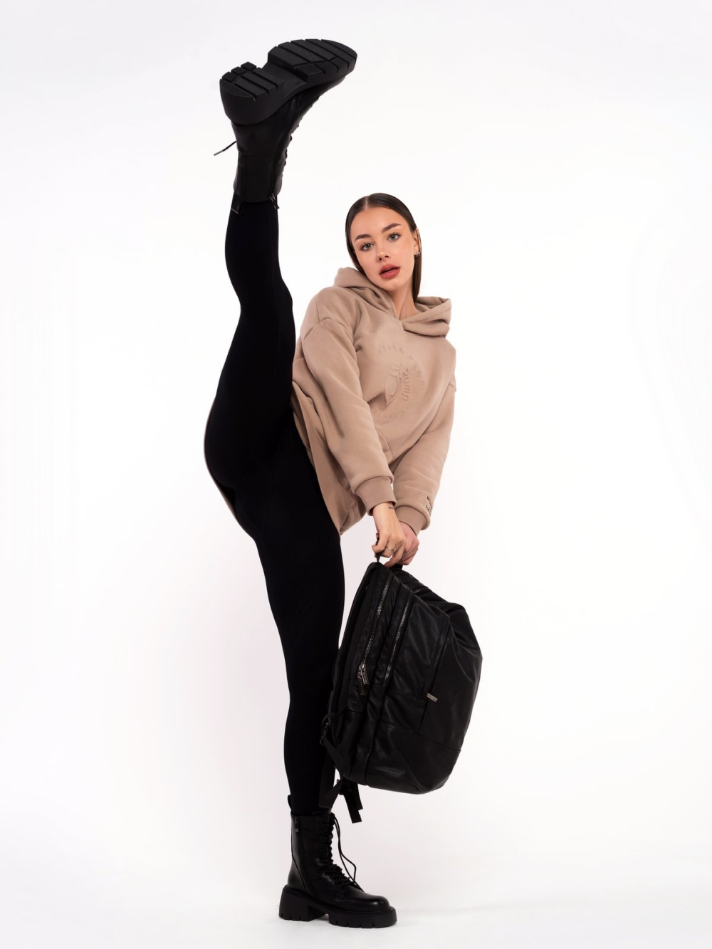 Ефектен суитчър с ватирана подплата в бежово