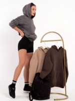 Moderan hoodie s velikom kapuljačom u sivoj boji za zimu