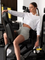 Nowoczesna biała bawełniana bluzka damska z szarym haftem z przodu