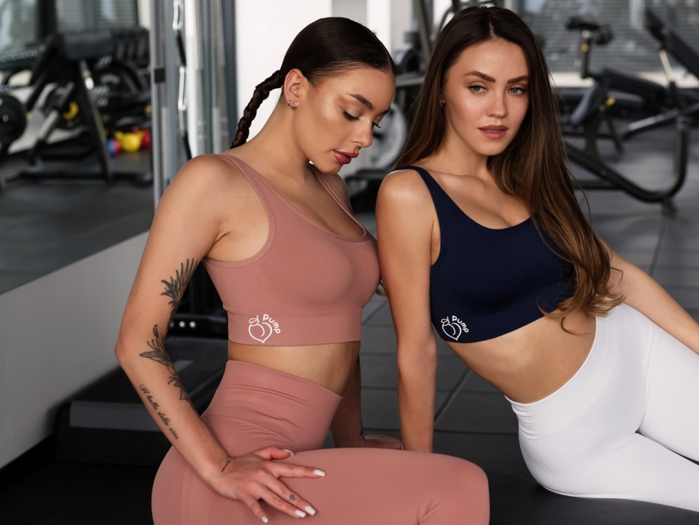 Bezšvové športové poprsie s vypchávkami v ružovej farbe