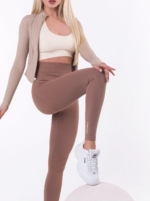 Спортен кафяв дамски клин с оформящ и повдигащ ефект с надпис на глезена