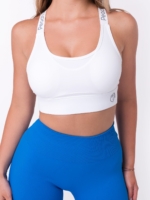 Fehér párnázott sportmelltartó és három fokos bekapcsolással
