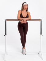 Varrás nélküli barna sportmelltartó V-nyakkivágással a Peach Pump-tól