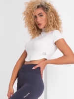 Biała koszula sportowa z wysokim kołnierzem