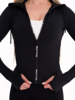 Czarna kurtka sportowa z kapturem i zamkiem z napisem Peach Pump