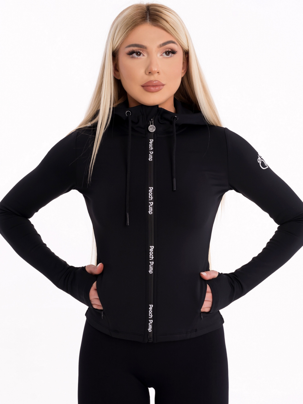 Czarna kurtka sportowa z zamkiem i napisem Peach Pump