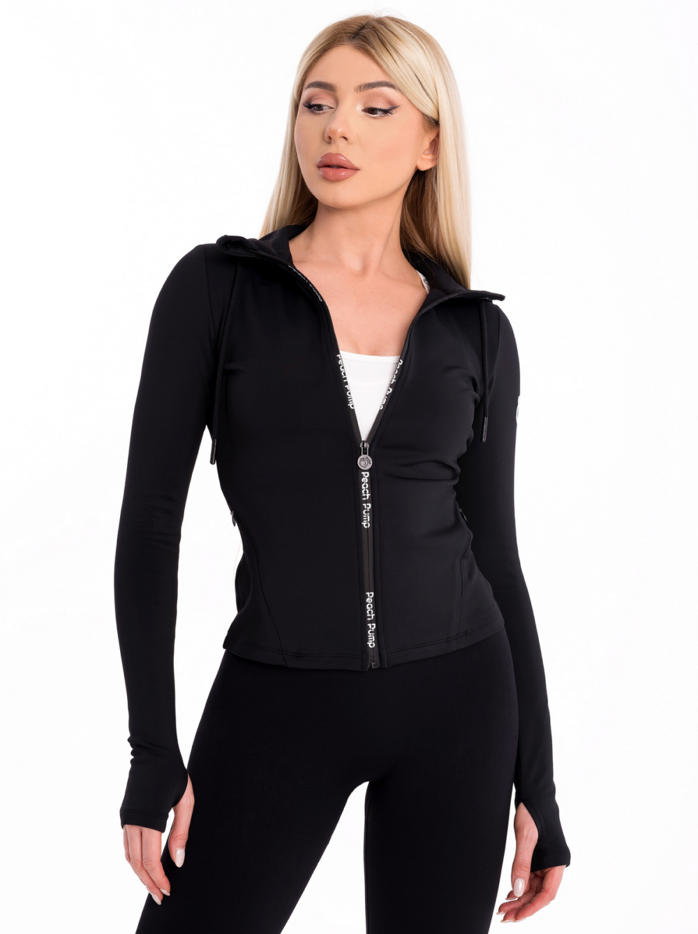 Czarna kurtka sportowa z kapturem i zamkiem z napisem Peach Pump