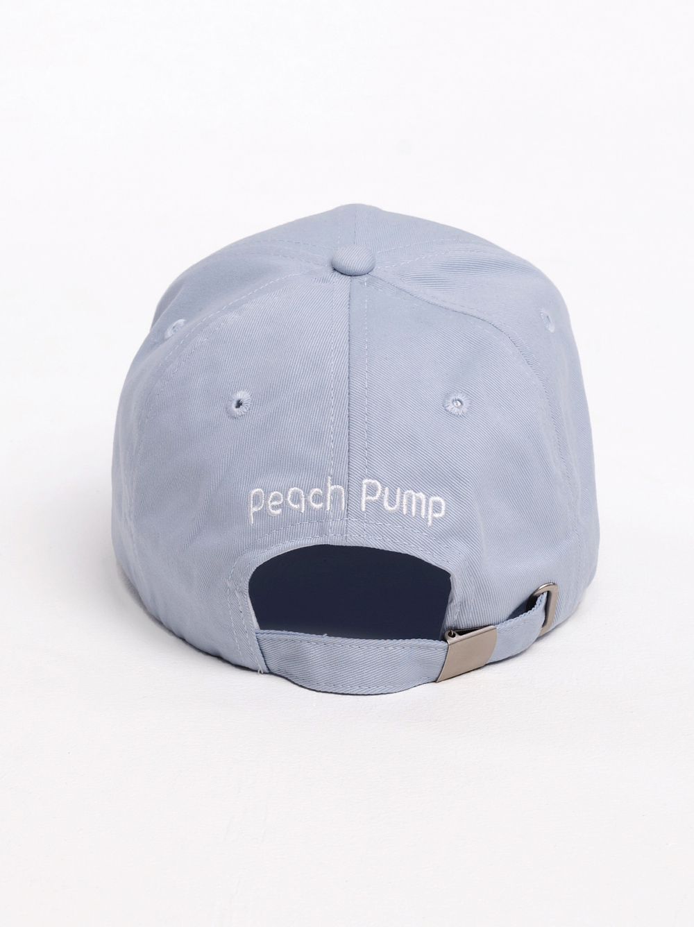 Modro-šedý šiltovka a vyšitým logom Peach Pump v zadnej časti