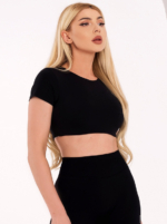 Krótka czarna bluza dopasowana do ciała z wyjmowanymi poduszkami.