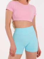 Modne krótkie legginsy damskie w kolorze jasnoniebieskim z bezszwowego materiału