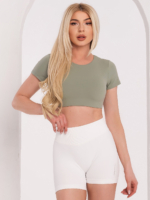 Krótki zielony t-shirt sportowy, obcisły z poduszkami, którą można wyjąć