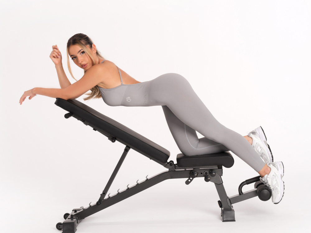 Модерен дамски гащеризон за спорт от безшевна, еластична материя и тънки презрамки