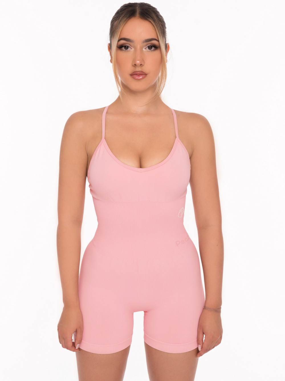 Ružový krátky bezšvový overal s tenkými ramienkami a odnímateľnými vypchávkami