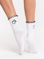 Бели спортни чорапи с черен къдрав кант и черна бродерия Peach Pump