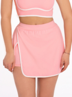 Set roz din fustă cu despicătură cu margine albă, în complet cu bustieră cu bretele reglabile