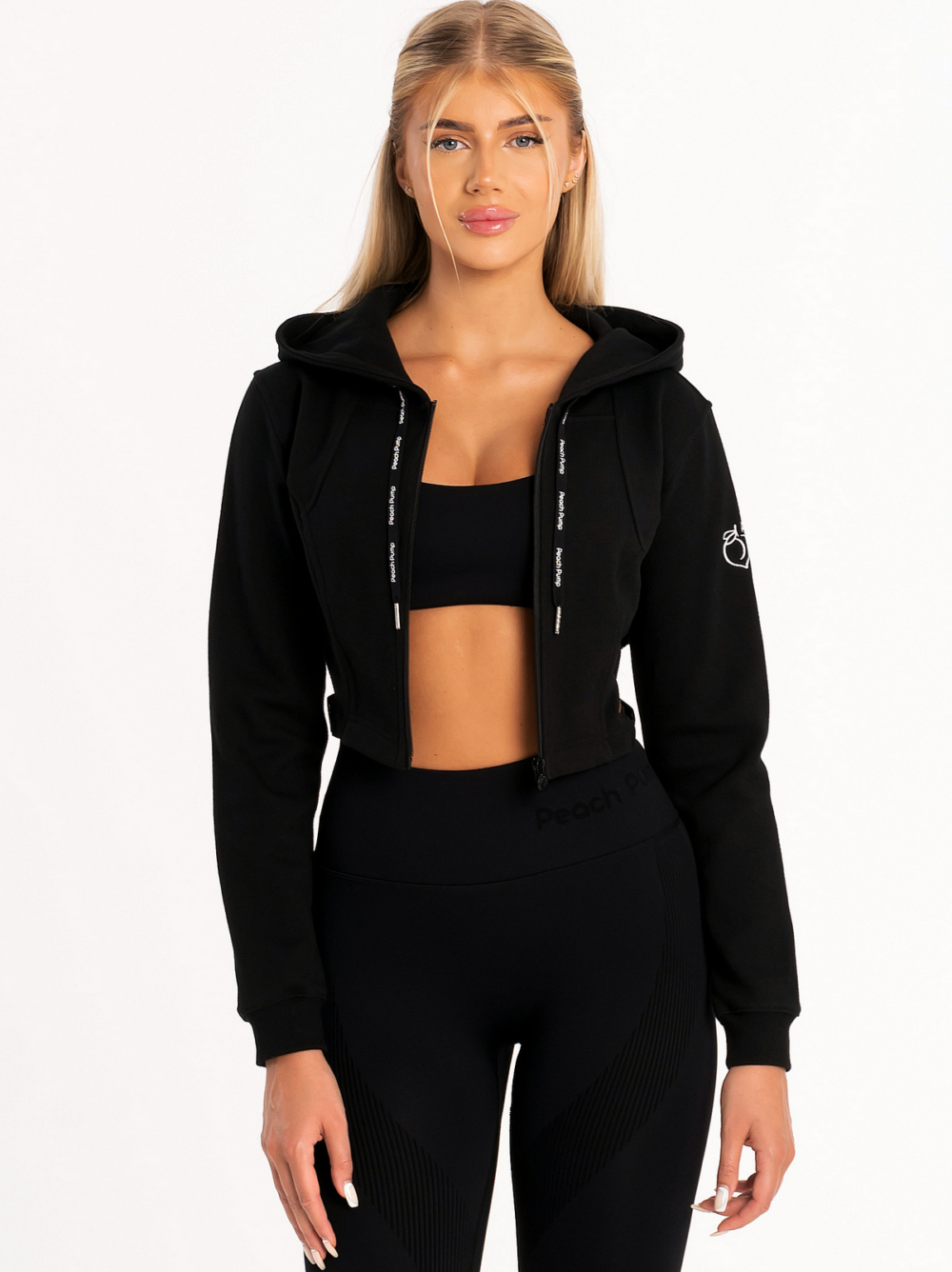 Спортен черен къс суичър с връзки с надписи и голяма качулка