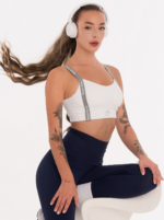 Бяло фитнес бюстие с подплънки с повдигащ ефект и надписи Peach Pump