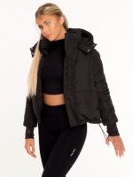 Női, fekete, vastag téli dzseki kapucnival és húzózsinórral a derékrésznél