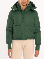 Зелено дамско зимно спортно яке с качулка и бродерия Peach Pump в предната част
